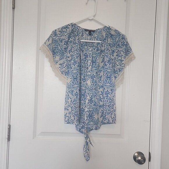 Victoria's Secret Tops - Victoria Secret's Tie Front Lace Trimmed Flutter Sleeve Blouse Size Small